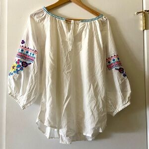 Solitare size Medium embroidered floral blouse, puffed sleeves